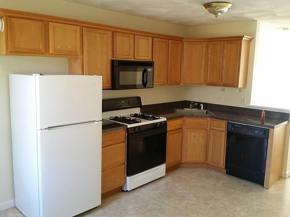 2nd image of 28 Oval Rd Unit 6