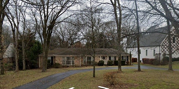 1st image of 703 Woodleigh Dr