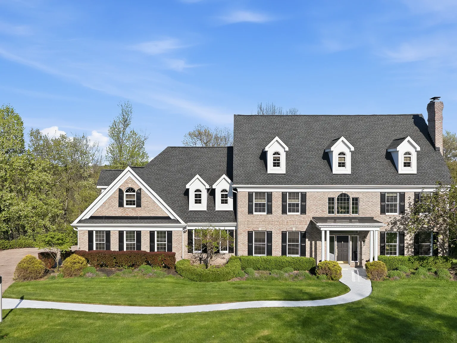 6 bed, $8,000 — Photo 1