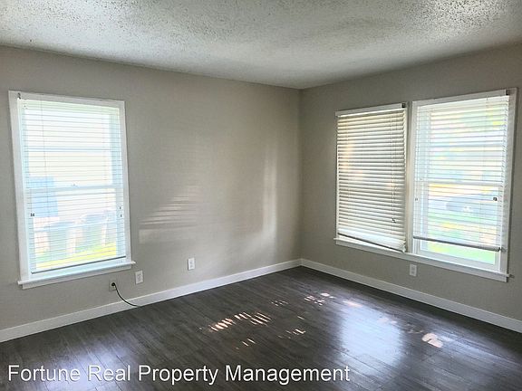 2nd image of 1933 Hickory Dr