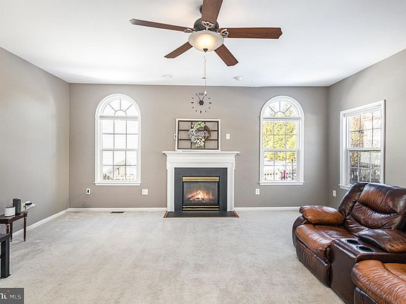 5th image of 34 Wild Rose Dr