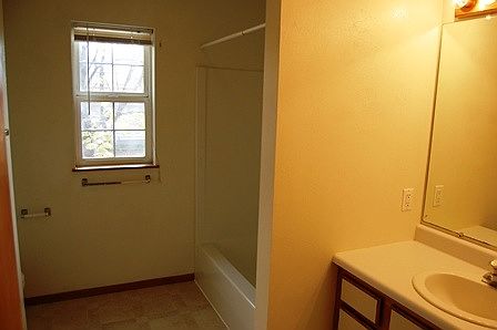 5th image of 910 Cleveland St APT C