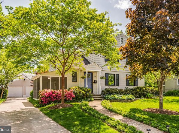 704 Grand View Dr, Alexandria, VA 22305