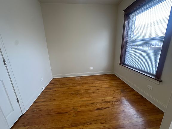 5th image of 542 N Leclaire Ave #2