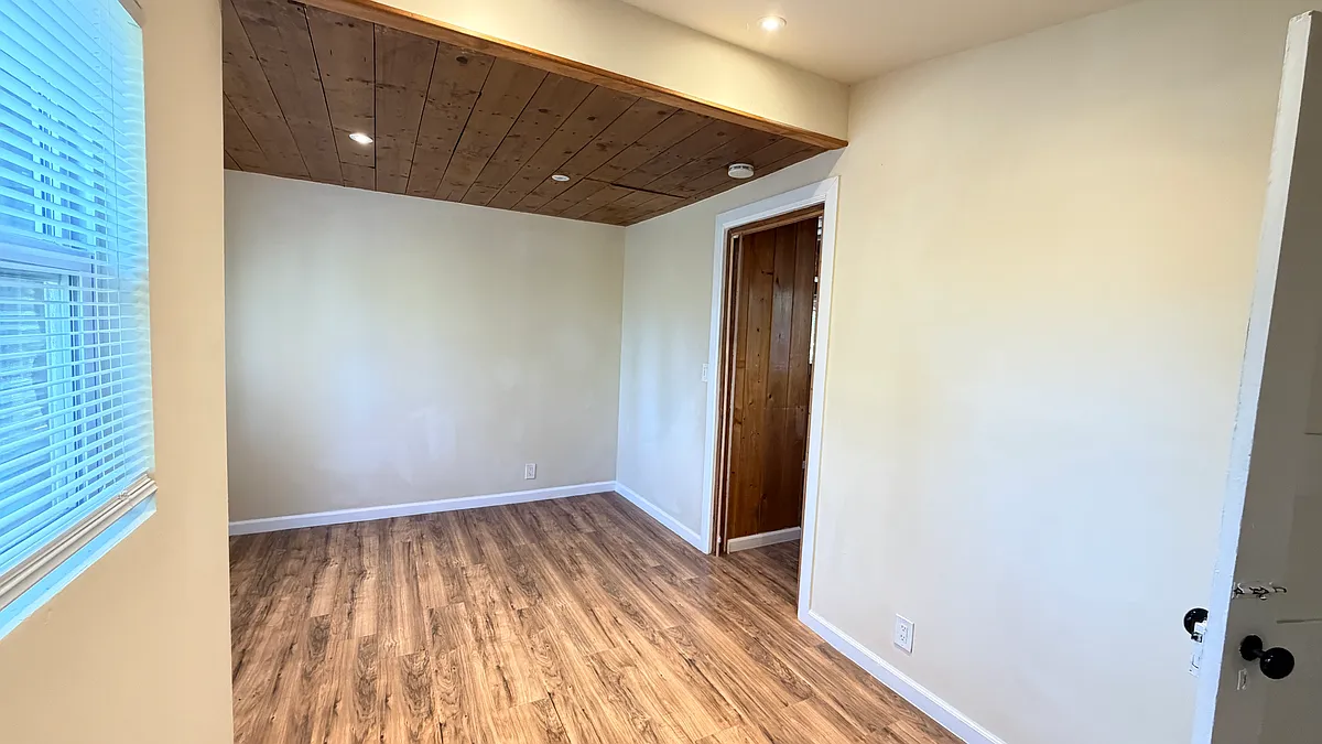 Building Photo - 54365 Pine Crest Ave #6