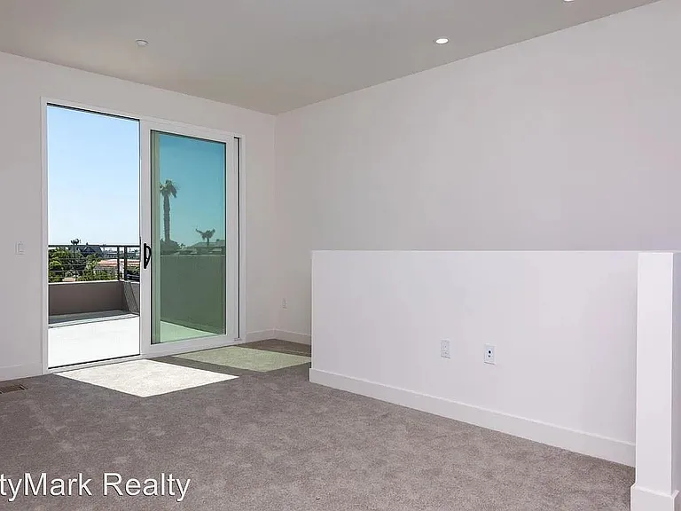 2059 5th Ave — Photo 8