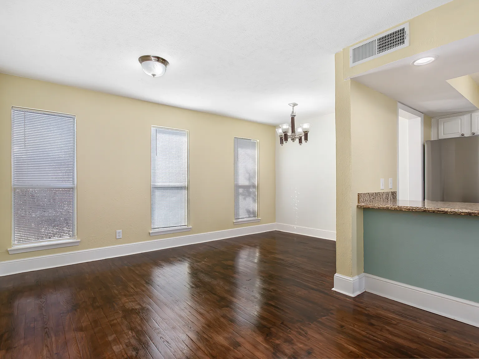 2 bed, 1050 sqft, $1,995 — Photo 4