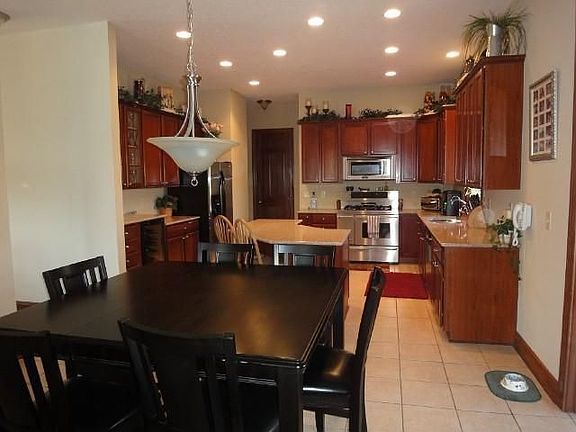 5th image of 113 Redstone Ct