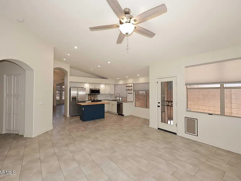 4517 E Melinda Ln — Photo 9