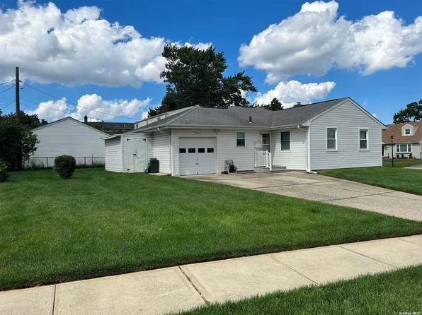 4063 Bernice Road, Seaford, NY 11783