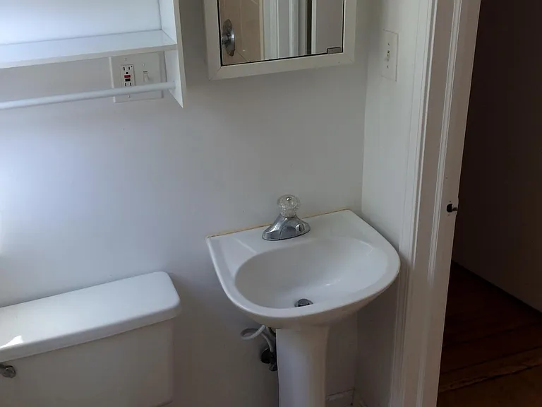 1307 W Henderson St #2 — Photo 6