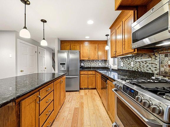 5th image of 12 Winslow Place #12