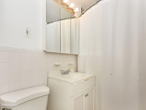 5th image of 2 Birchwood Ct APT 3B