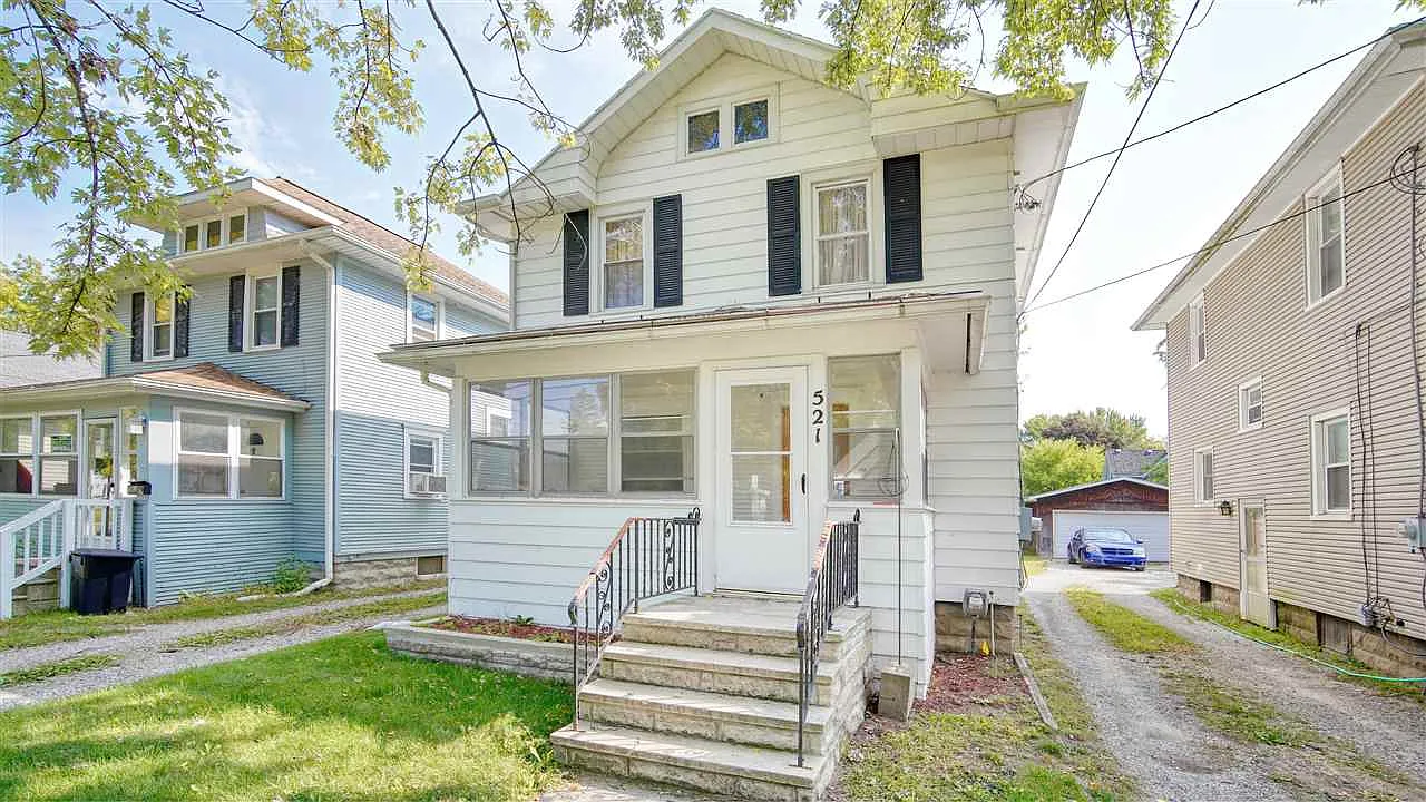 521 N Pleasant St photo 1