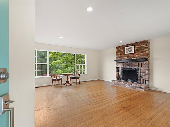 4th image of 611 Sparkes Road