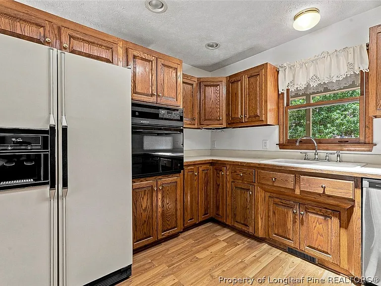 709 Essex Ct — Photo 12