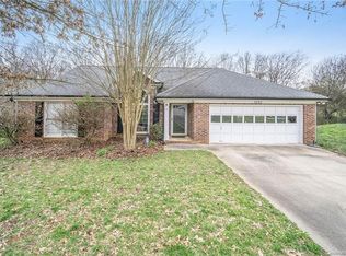 1152 Forrest Ridge Dr NW, Concord, NC 28027