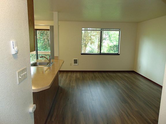 3rd image of 1073 Lybarger St SE