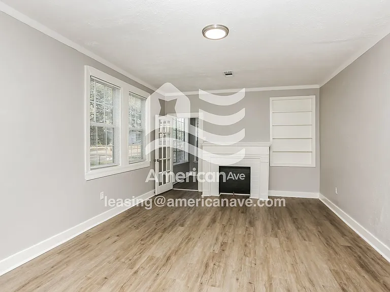 926055_003_wm_-_living_room_13144252.jpg