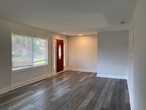 3rd image of 426 W Vista Ct