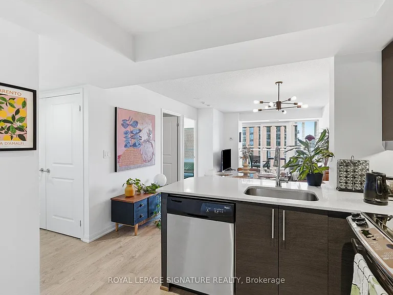 125 Western Battery Rd #1516 — Photo 12