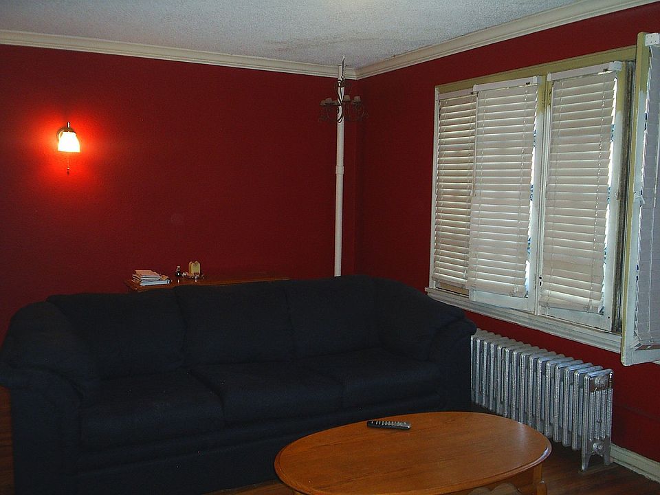Spacious Family Room