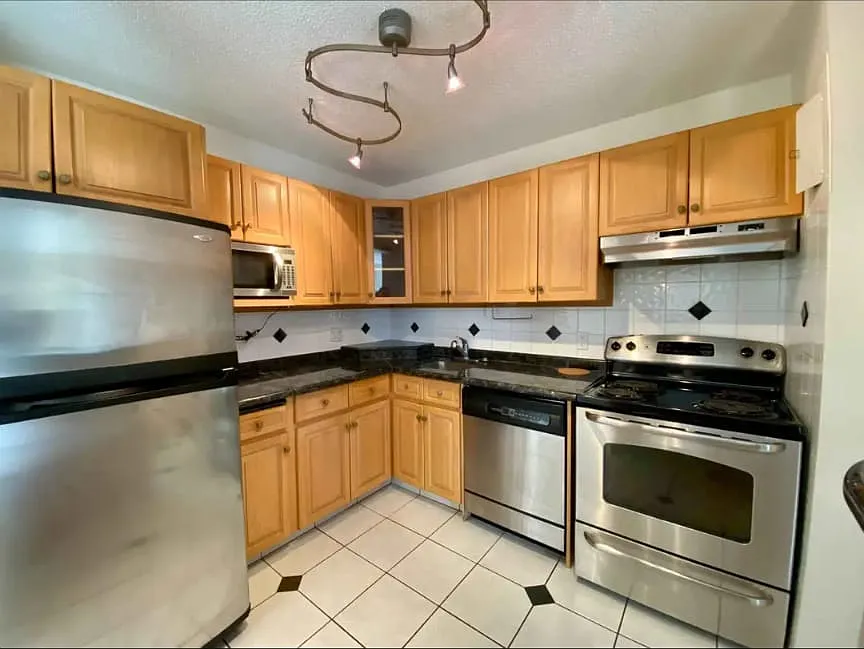 486 Kenaston Blvd #8