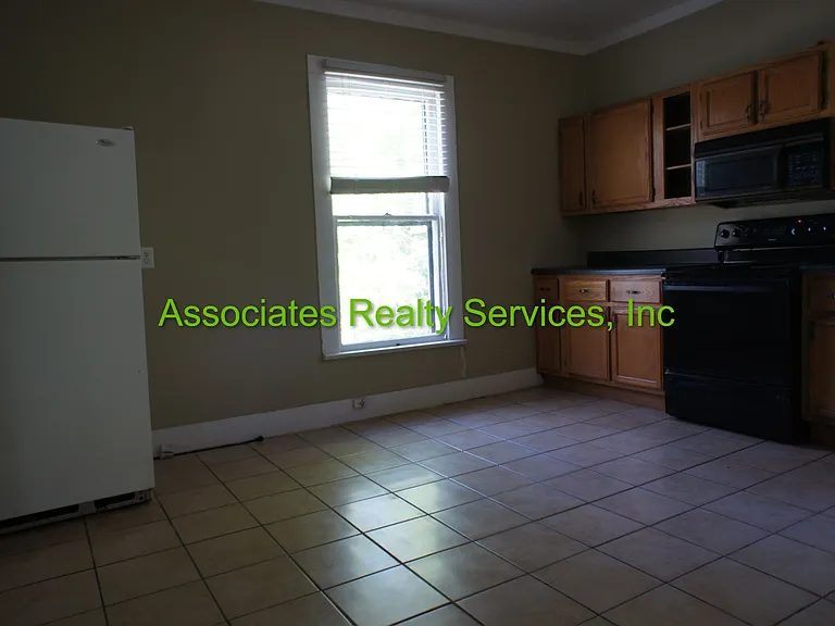 115 NE 9th St — Photo 5