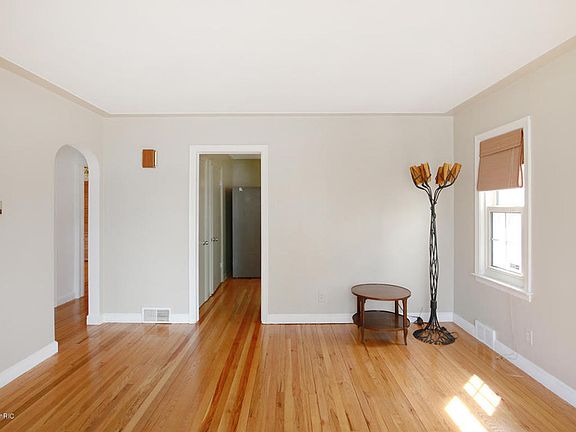 3rd image of 1548 Philadelphia Ave SE