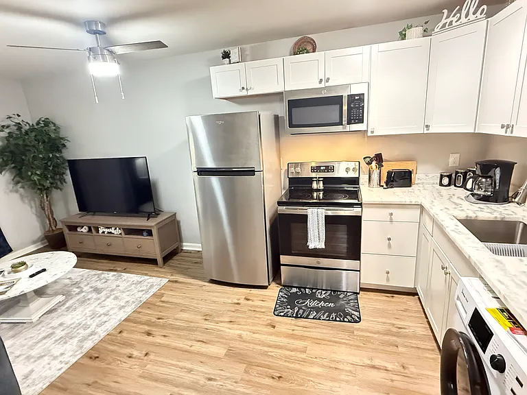 2736 Frankfort Ave #202 — Photo 11