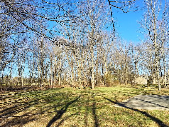 2nd image of 407 Autumn Wood Dr