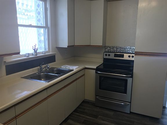 3rd image of 616 S Washington Ave