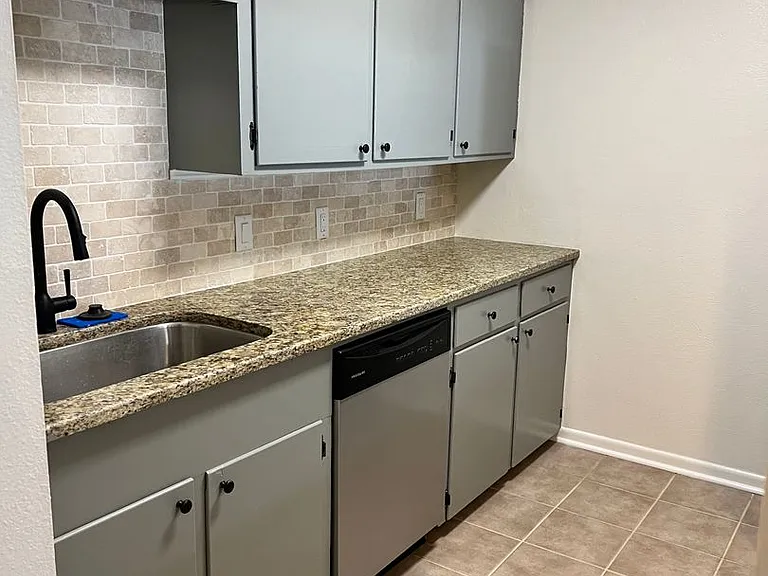 304 Campbell St — Photo 14