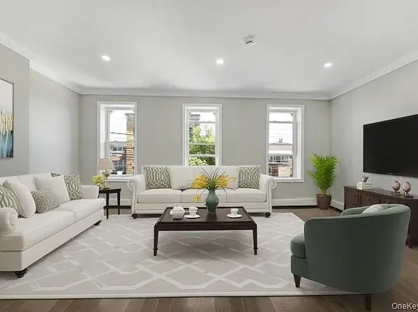 1438 East 95th Street image 2 of 10