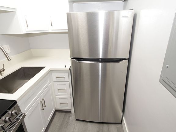 5th image of 1721-1725-1733 Purdue Ave #105