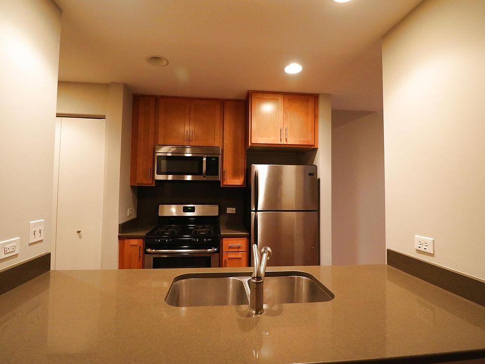 1st image of 329 W Fullerton Pkwy #10J