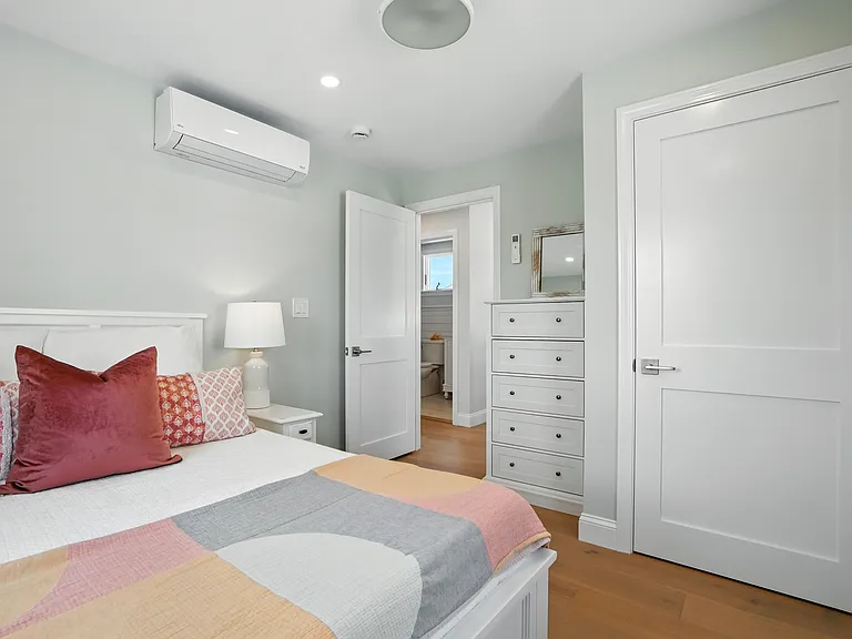 9 Julian St — Photo 16