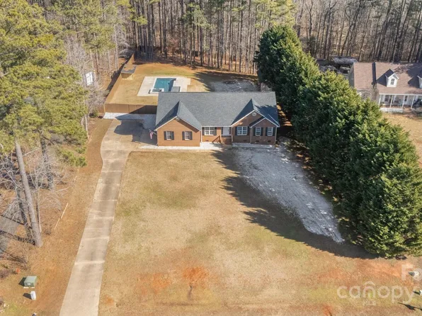 1709 Forest Ridge Dr, Stanley, NC 28164