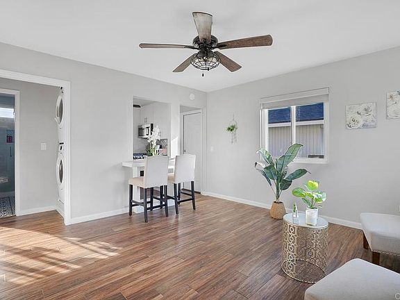 3rd image of 909 Pecos St