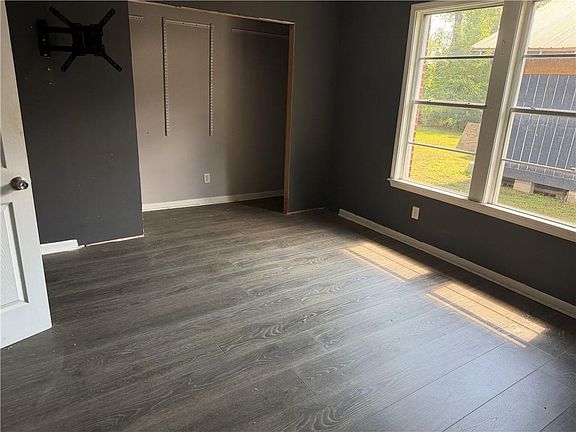 5th image of 753 Charles St