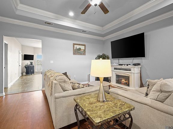4th image of 15181 Amanda Dr