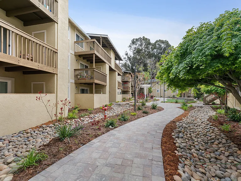 Vista Creek Apartments — Photo 11