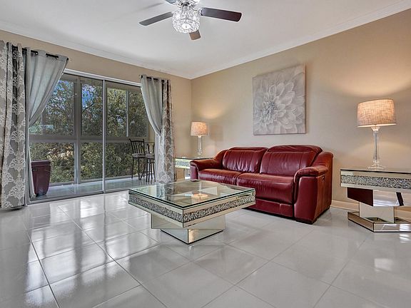 4th image of 9301 Sunrise Lakes Boulevard #302