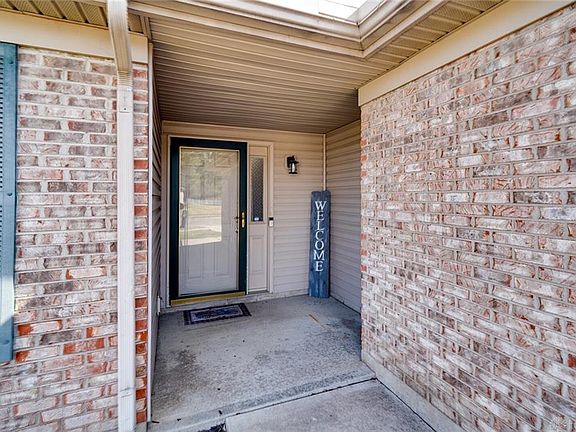 3rd image of 6728 Grovebelle Dr