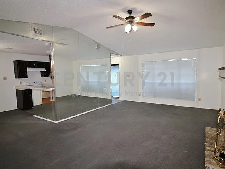 1019 Cedar Run Dr — Photo 2