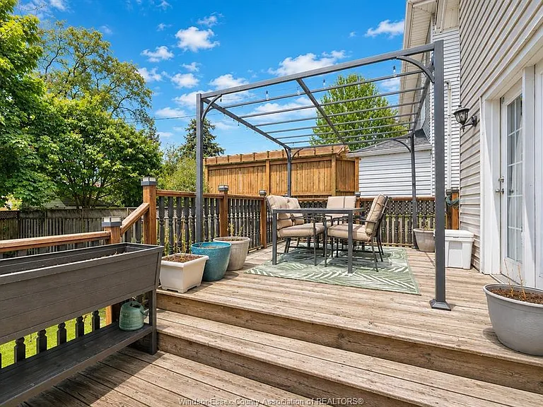 521 Windermere Rd — Photo 31