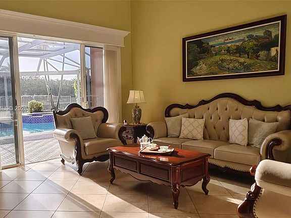 4th image of 1035 Waterside Cir