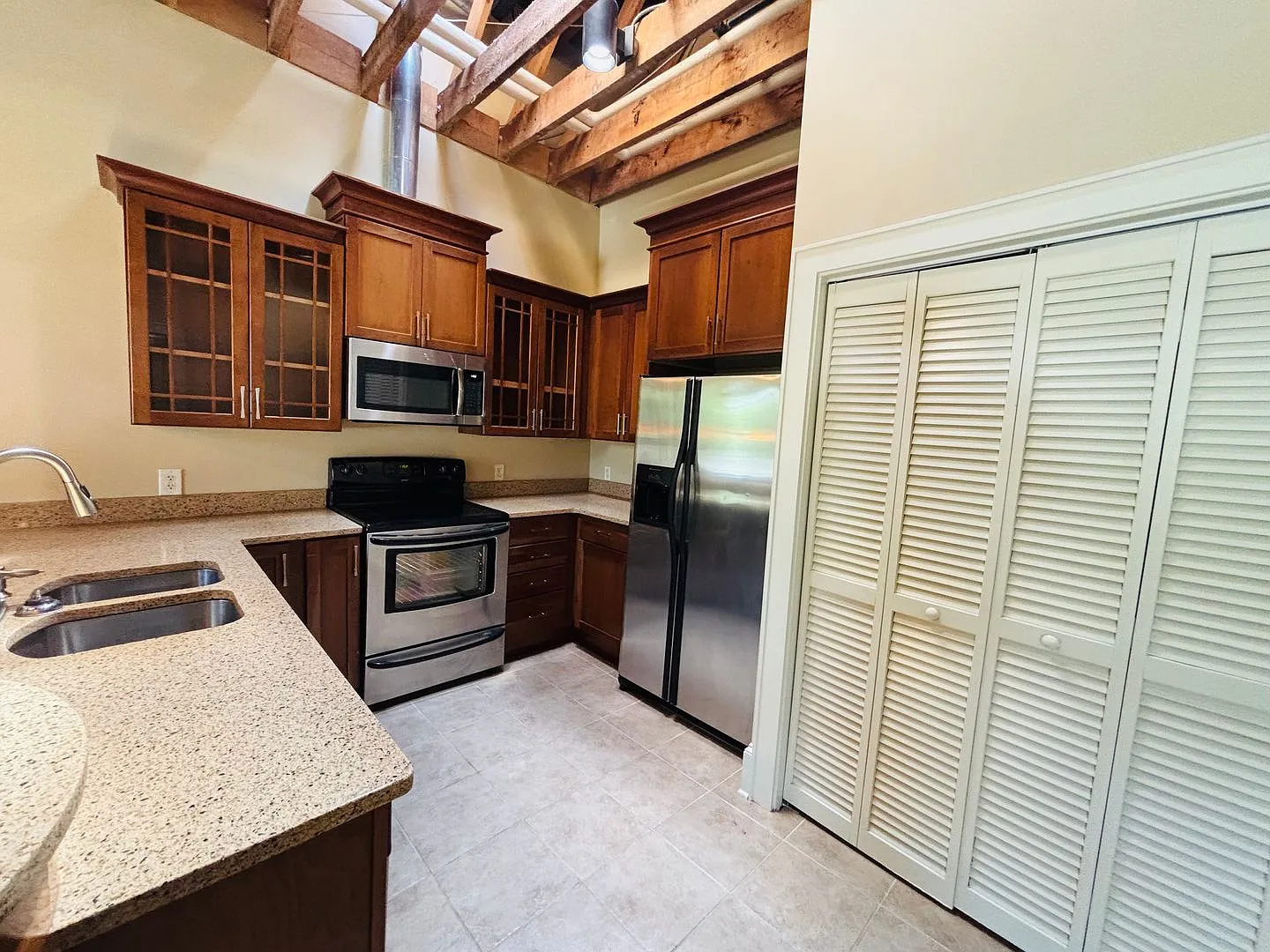 1 Bedroom, 1 Bath Apartment — Photo 3