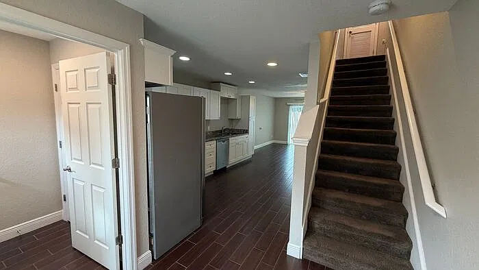 2 bed, 2.5 bath, 1008 sqft, $1,450 — Photo 2