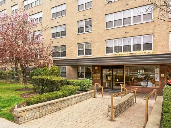135 Ocean Parkway image 6 of 7